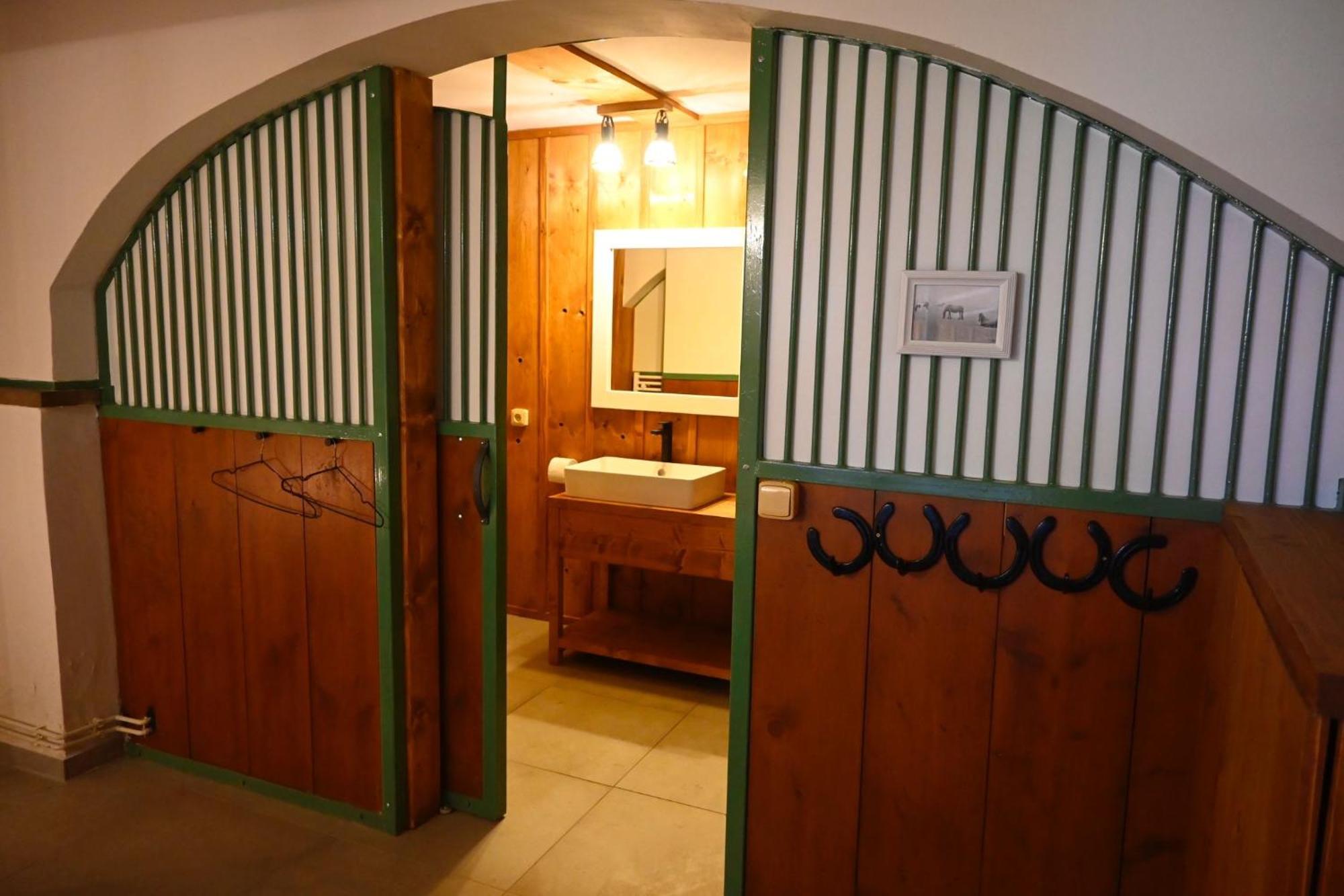 Penzion Jízdárna Hejtmánkovice Broumov Exterior foto
